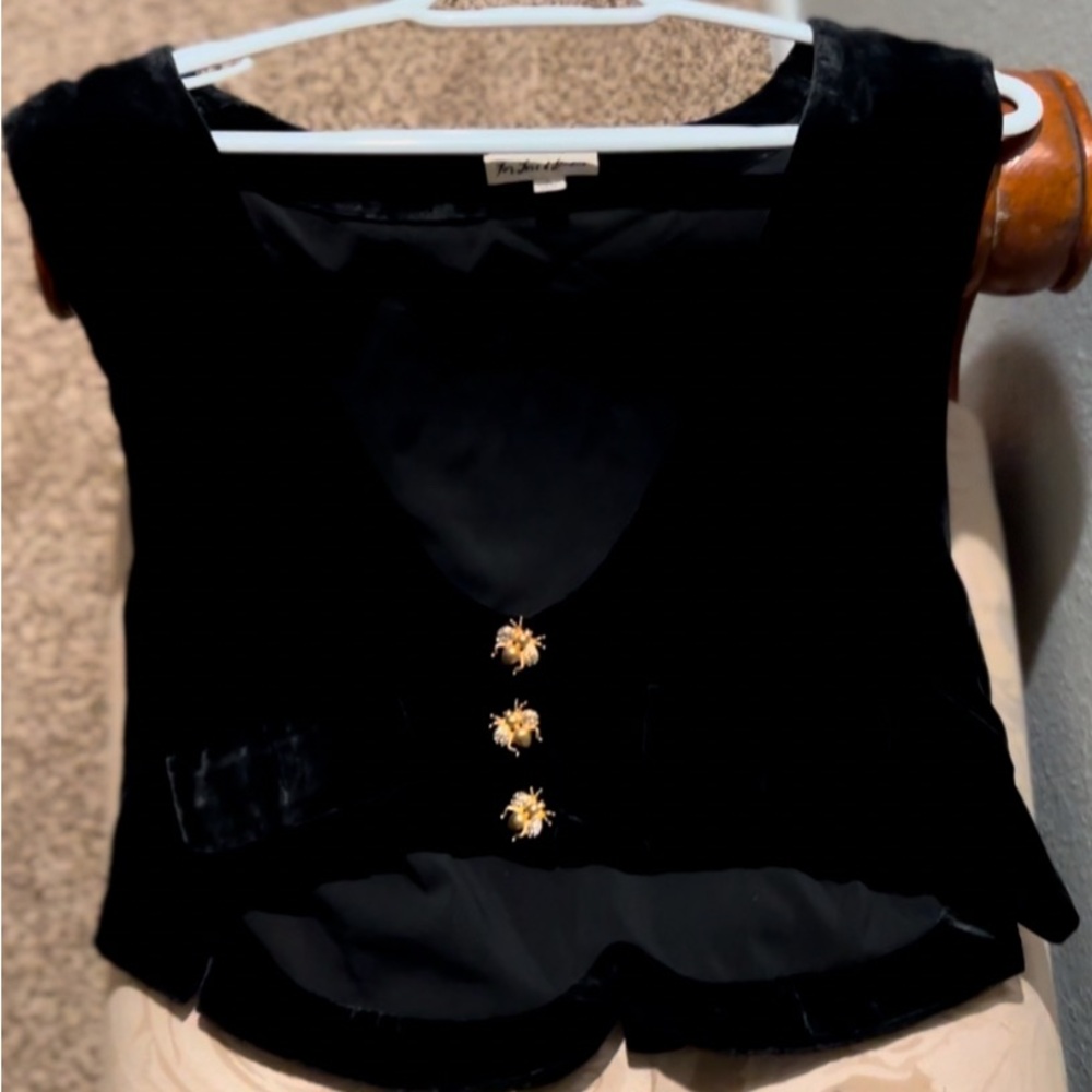 Beatrix Black velvet vest 
For love and lemons
Size L